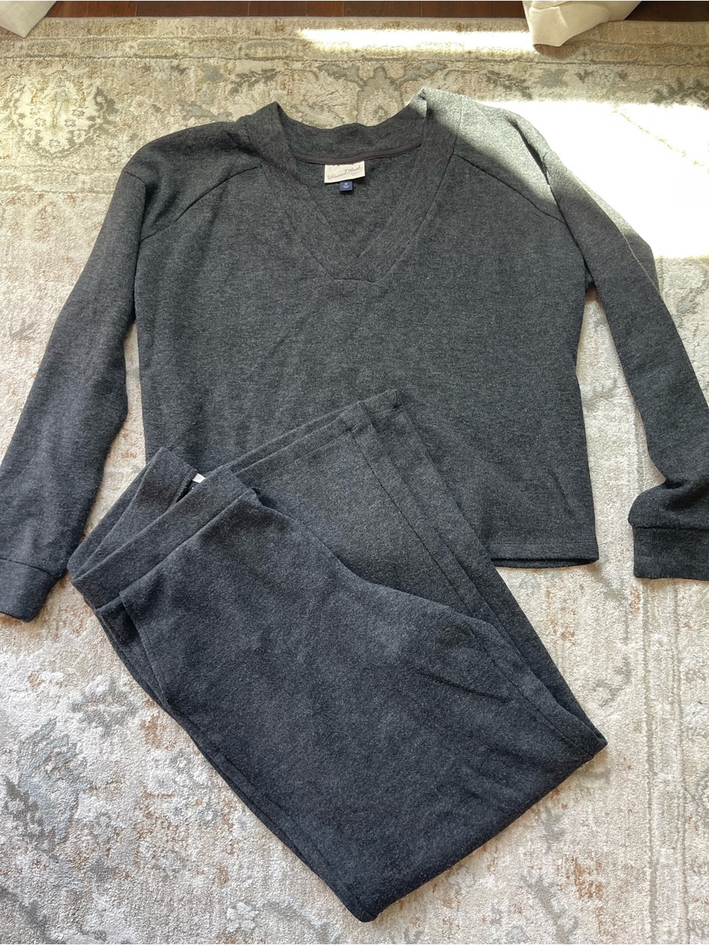 Universal Thread Gray V-Neck Pullover
